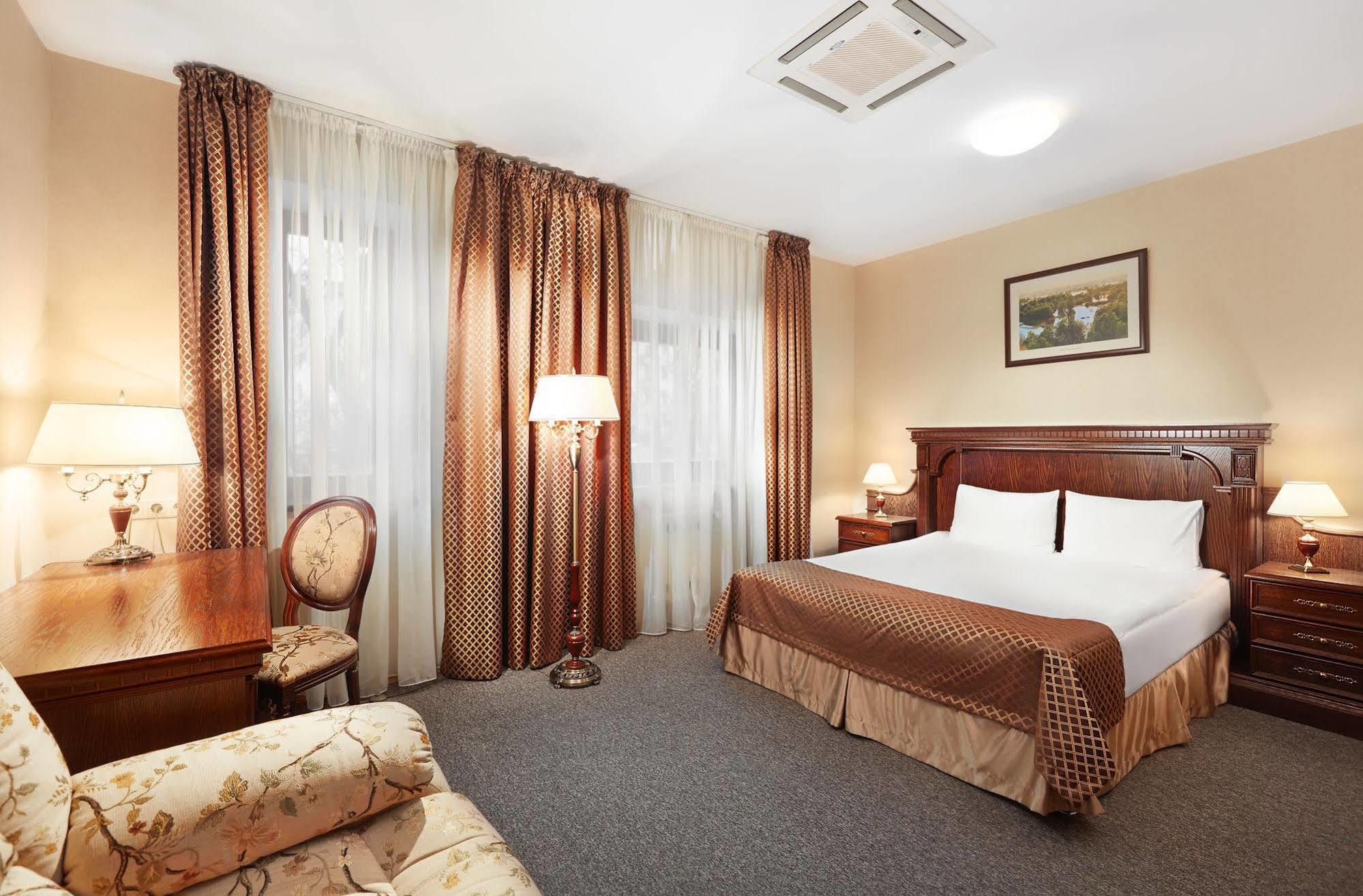 Victoria Hotel Na Zamkovoy มินสก์ ภายนอก รูปภาพ
