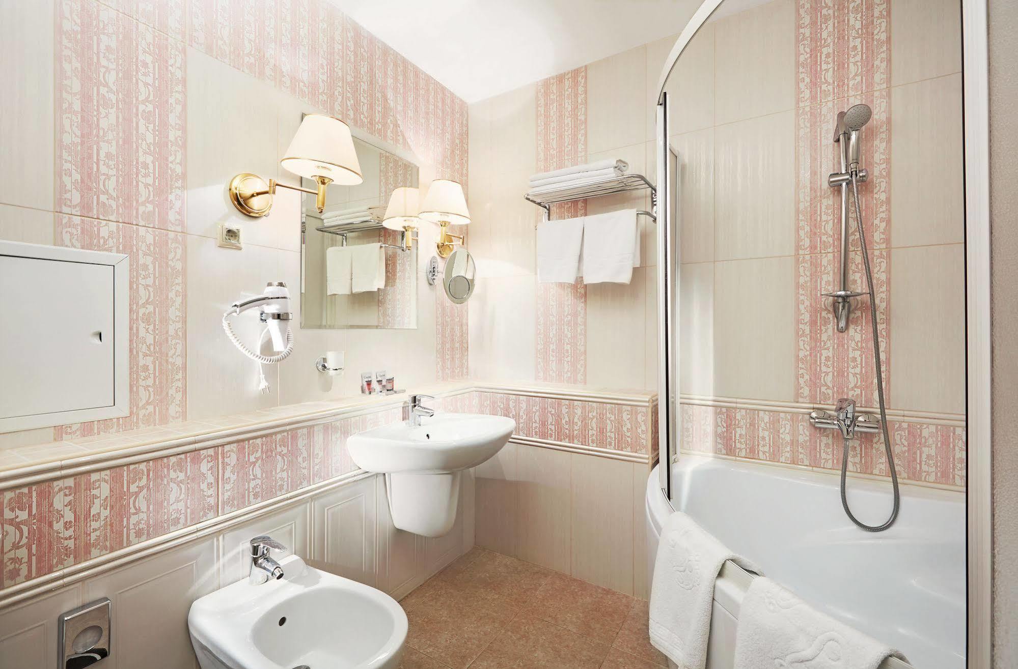 Victoria Hotel Na Zamkovoy มินสก์ ภายนอก รูปภาพ