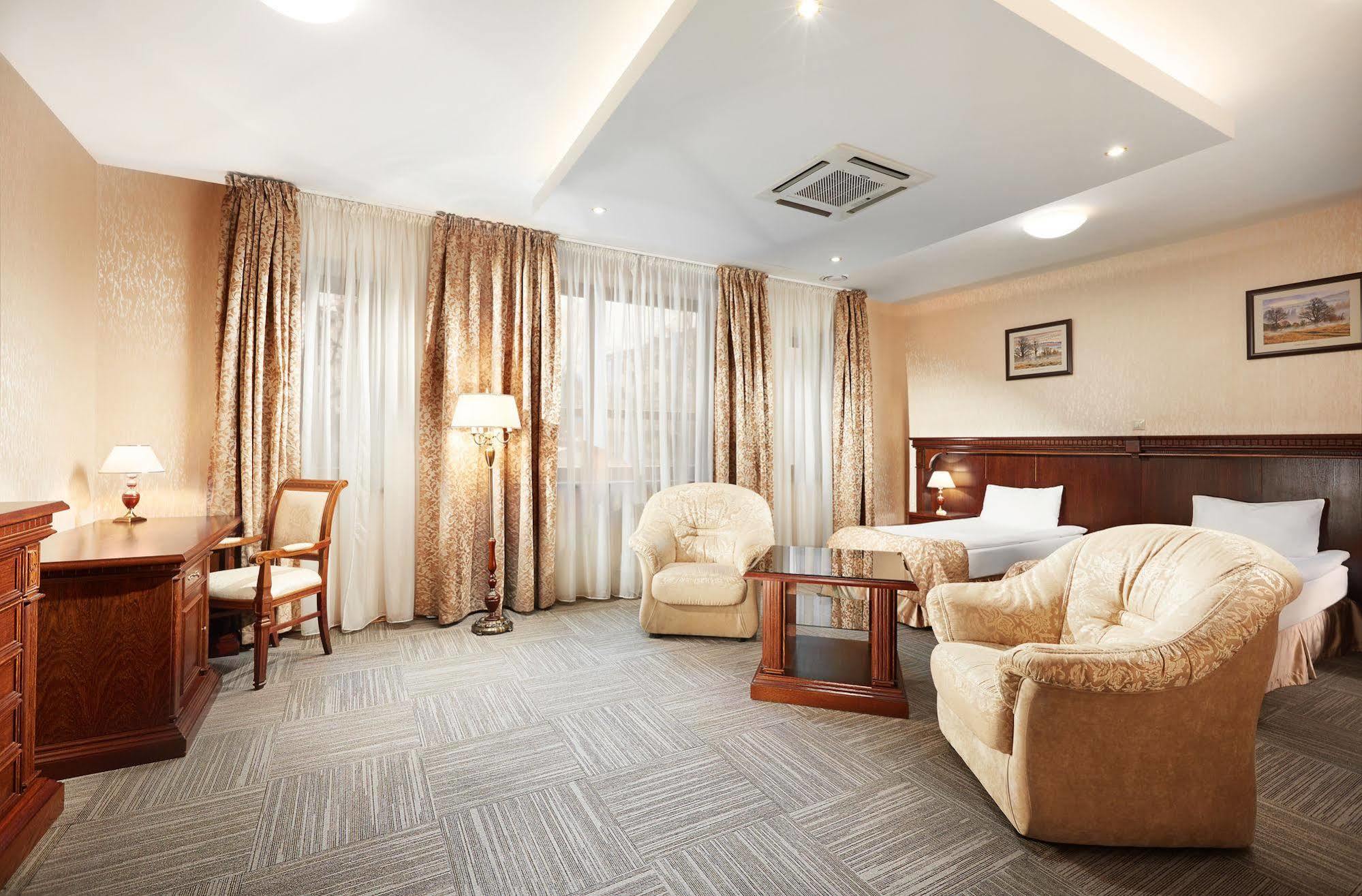 Victoria Hotel Na Zamkovoy มินสก์ ภายนอก รูปภาพ